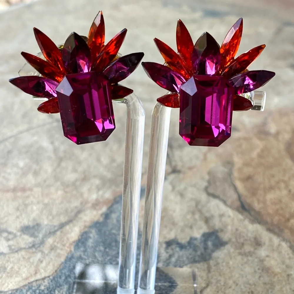 Vintage Clip On Earrings Fuchsia Unsigned Starburst Design
